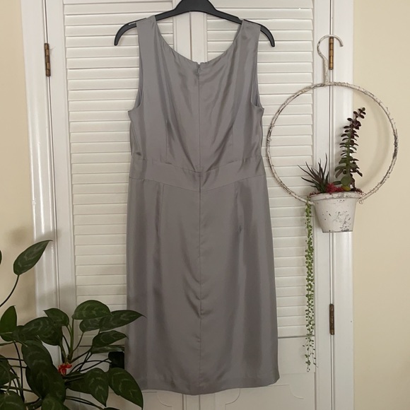 💋Gorgeous classic vintage Banana Republic silver dress - Picture 2 of 2